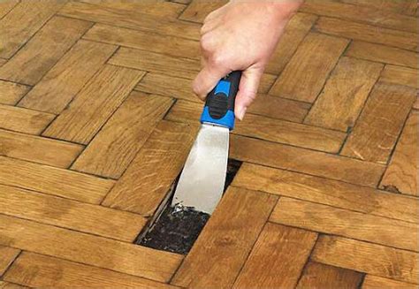 demontáž drevených parkiet