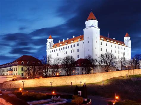 Panoramatický výhľad na Bratislavský hrad z exkluzívneho bytu