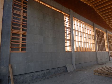 Cementotrieskové dosky na fasáde budovy