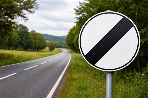 Dopravná značka s obmedzením rýchlosti
