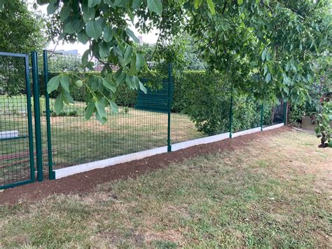 Infografika znázorňujúca rôzne typy plotov a pravidlá pre ich umiestnenie.