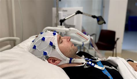 Ilustrácia prístroja na EEG vyšetrenie