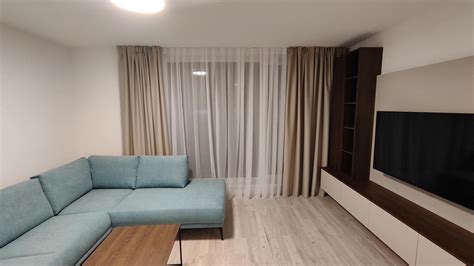 Interiér s modernými záclonami