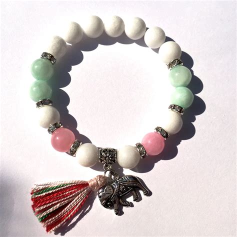 Ilustrácia človeka meditujúceho v pokoji