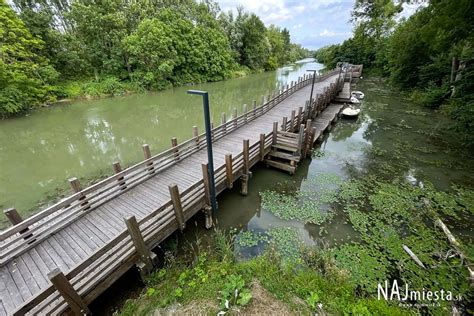panoráma obce Zálesie s blízkymi jazerami
