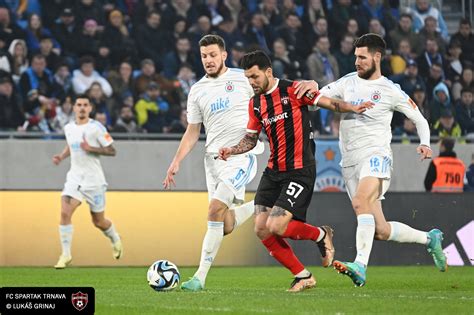 atlet a futbalista pri šprinte