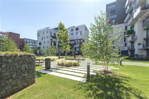 Ilustrácia parku v blízkosti bytového domu