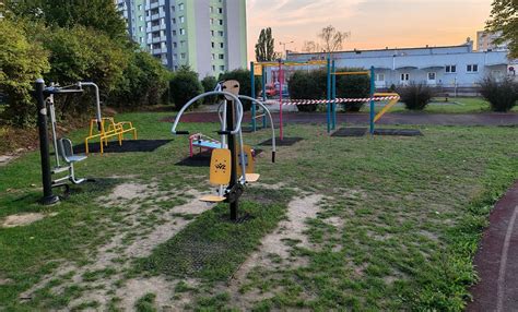 Fotografia detského ihriska v parku na sídlisku Ťahanovce