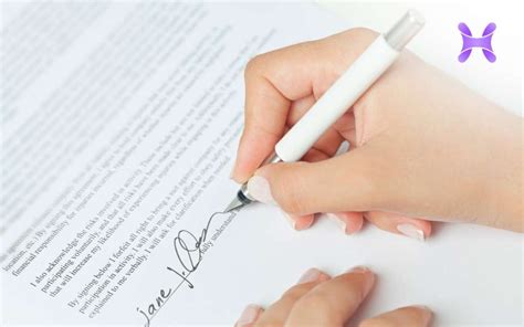 Ilustračná fotografia znázorňujúca písomnú nájomnú zmluvu s podpismi