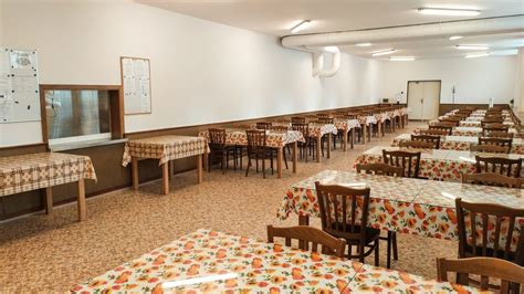 Školská jedáleň počas obeda