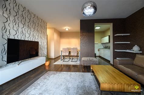 Interiér moderne zariadeného bytu s prístupom na lodžiu