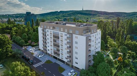 Moderná architektúra bytového domu s terasami v Bratislave