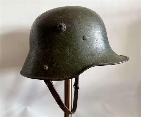 Príklady rôznych spôsobov maskovania heliem Stahlhelm