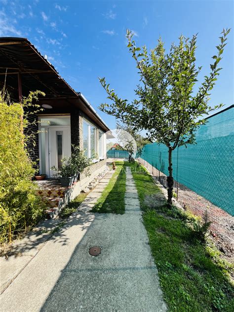 Moderný apartmánový dom vo Veľkom Mederi s bazénom