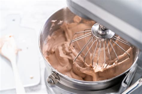 Šľahanie parížskej šľahačky