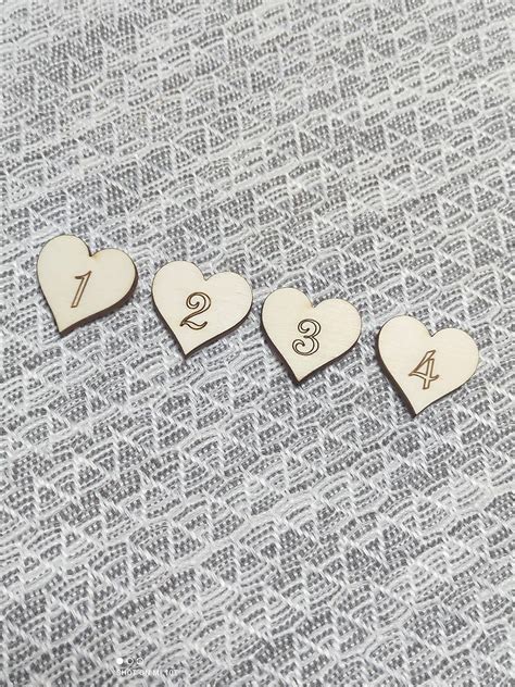 Srdiečka a čísla symbolizujúce sledovanosť