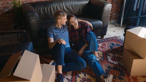 obrázok znázorňujúci manželov spoločne užívajúcich domácnosť