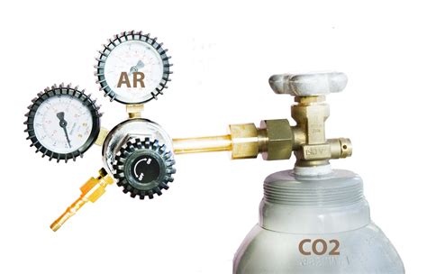 Redukčný ventil s manometrom pre CO2 fľašu