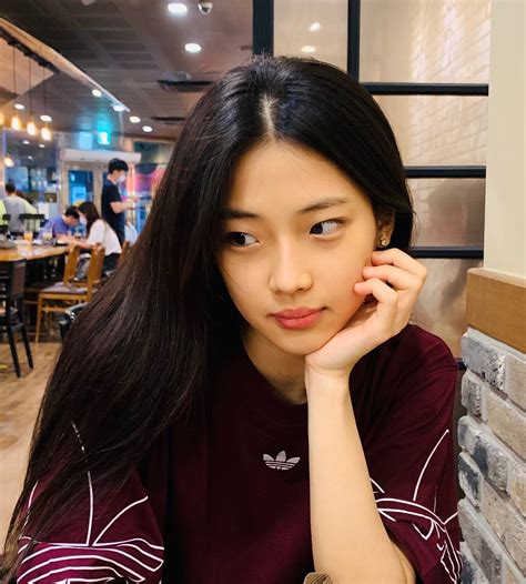 Ruka ponúkajúca slobodu