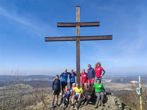 Peter Ertl s účastníkmi turistickej výzvy