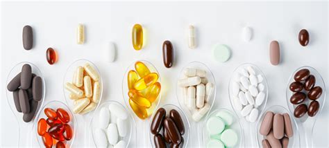 Ilustrácia rôznych druhov vitamínov a doplnkov