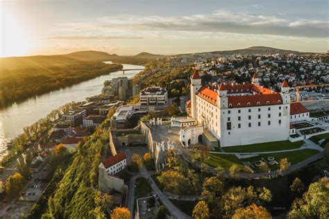 Panoramatický výhľad na Bratislavský hrad a Dunaj