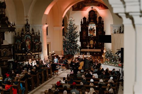 Ilustrácia krstu dieťaťa v kostole