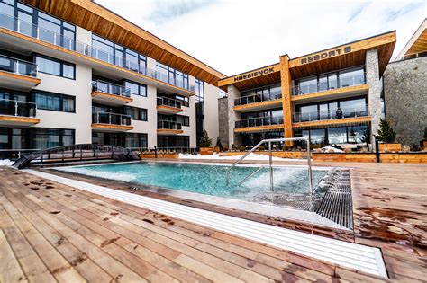 Exteriérový bazén v Hrebienok Resort