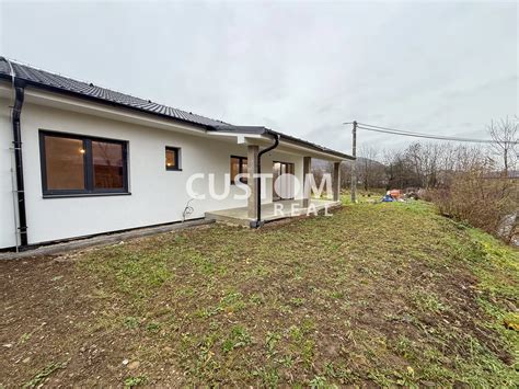 Ilustračná fotografia rodinného domu v pokojnej dedinskej atmosfére