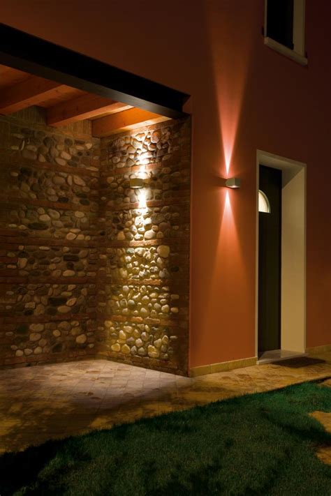 Moderné osvetlenie a vyhrievaný trávnik na štadióne