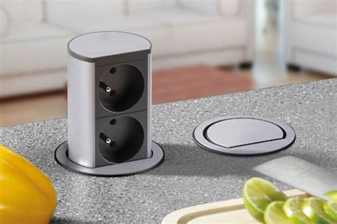 Ilustrácia pop-up zásuvky zabudovanej v pracovnej doske