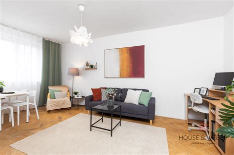 Interiér bytu s potenciálom na rekonštrukciu