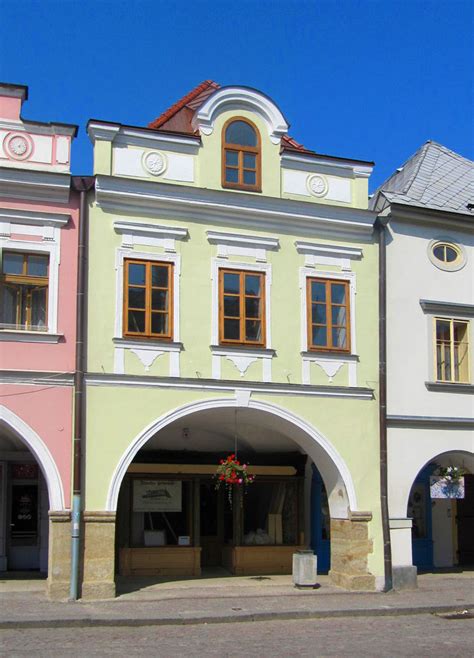 Fasáda historického domu na Klobučníckej ulici