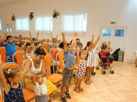 Skupina mamičiek s deťmi sa stretáva v materskom centre