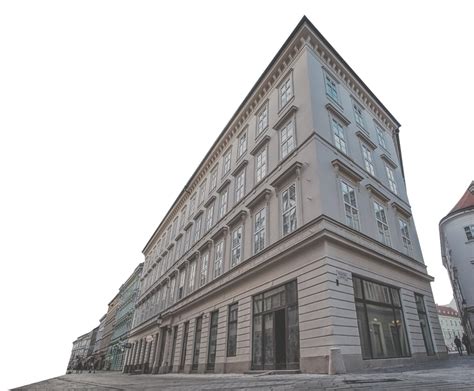Exteriér historickej budovy v centre Bratislavy