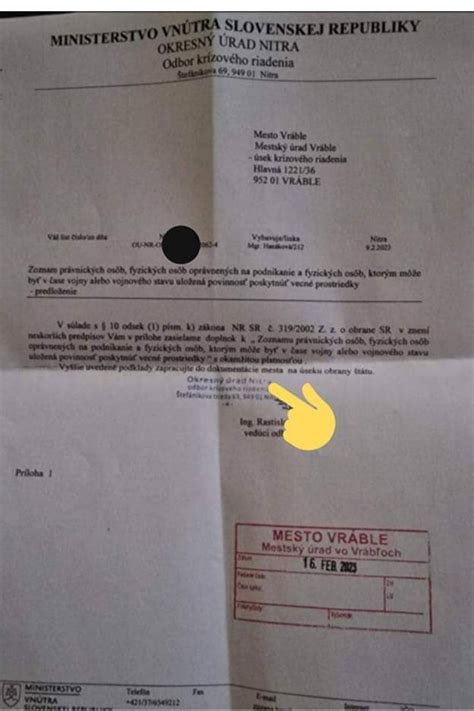 Ilustrácia znázorňujúca otvorený dokument s pečiatkou