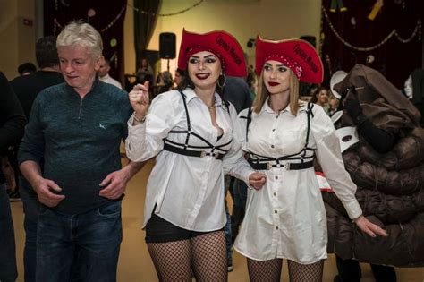 Panoramatický výhľad na obec Veľké Rovné s okolitými kopcami