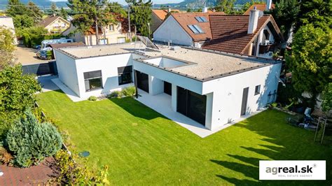Moderný bungalov so záhradou