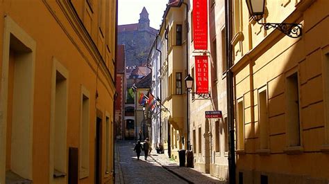 Ulica Lermontovova v Bratislave s historickými budovami