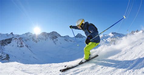 Rôzne typy lyžiarskych palíc s odlišnými tanierikmi