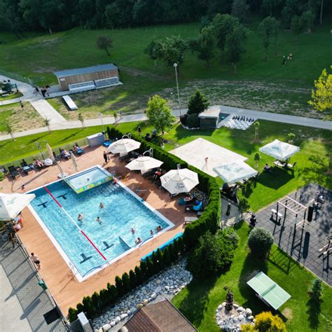 Rodina si užíva pobyt vo Vile Betula