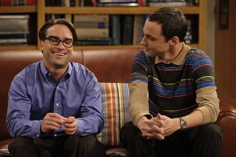 Sheldon Cooper a Leonard Hofstadter diskutujú