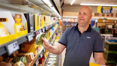 Zamestnanci v predajni Lidl