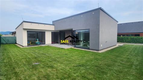 Moderný nízkoenergetický dom v tichej lokalite