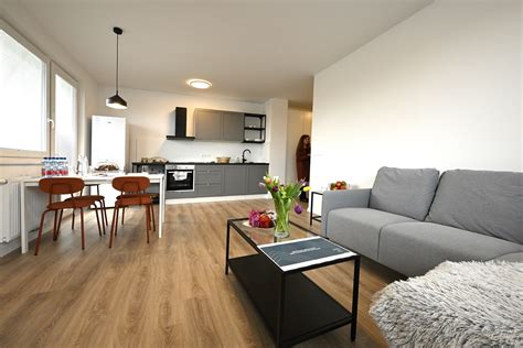 Ilustračná fotografia útulného a dobre zariadeného obývacieho priestoru.