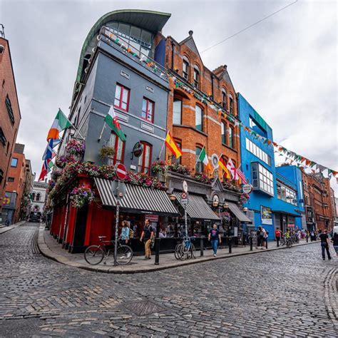 Ilustrácia cesty z A do B a potom do C verzus priama cesta z A do C