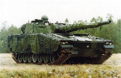 Moderný ľahký tank CV90120 na predvádzacej akcii