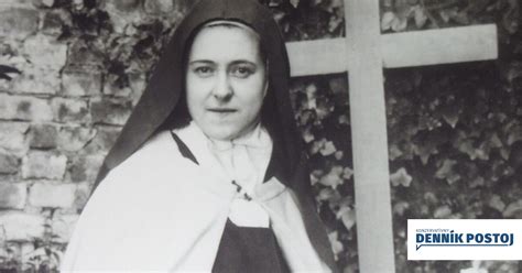 Malá dievčatko v modlitbe