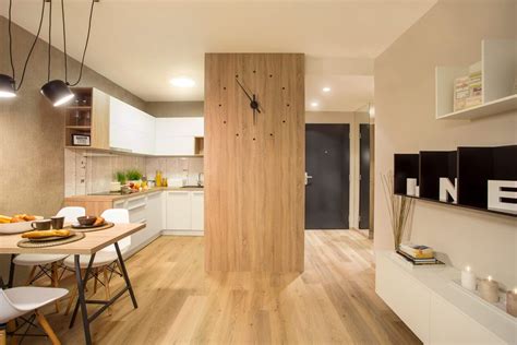 Ilustračná fotografia prázdneho moderného bytu pripraveného na zariadenie