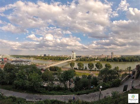 Panoramatický pohľad na Petržalku s Dunajom